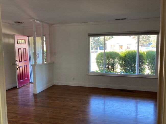 Building Photo - 2210 Las Gallinas Ave
