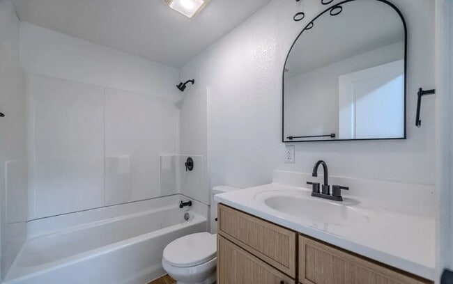 Building Photo - 526 Wilmore Rd