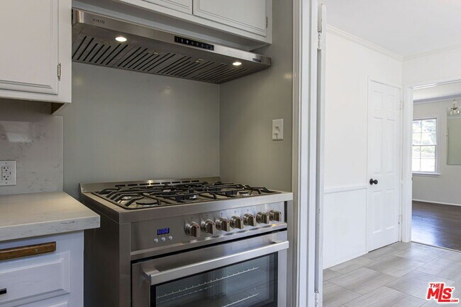 Foto del edificio - 2547 Canyon Dr