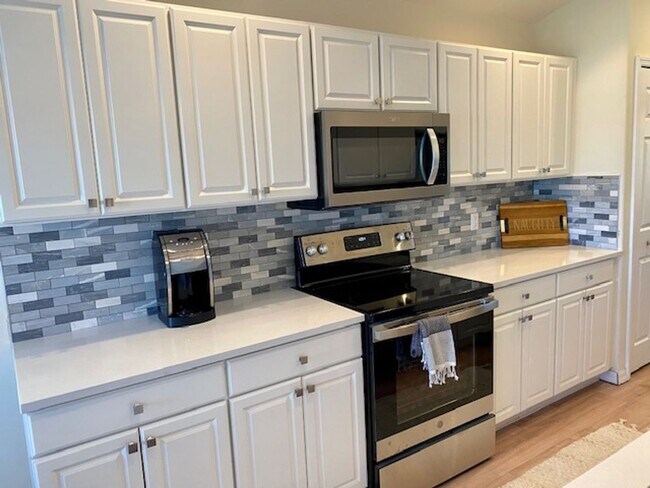 Foto del edificio - OFFERED FURNISHED OR UNFURNISHED ** Luxuri...