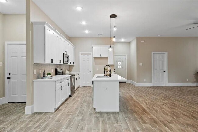 Building Photo - 17324 E Holly Hill Dr