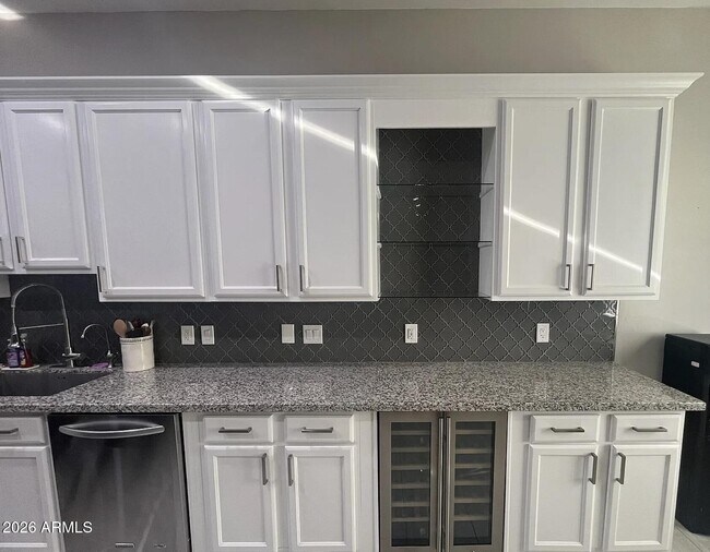 Foto del edificio - 1442 W Coral Reef Dr