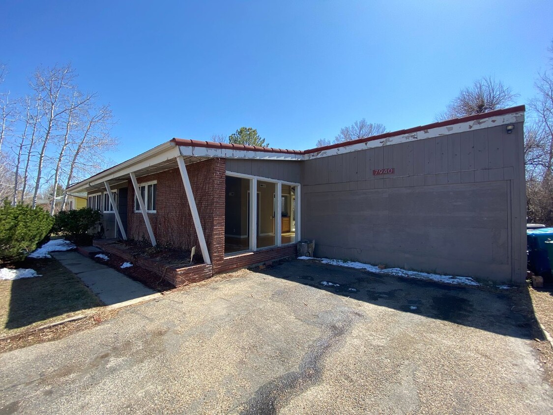 Foto principal - Great 3 BED/1 BATH home in walking distanc...