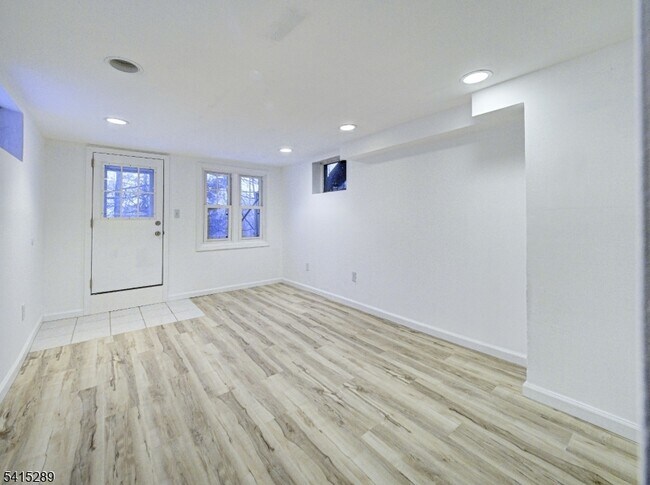 Foto del edificio - 240 Acabonack Rd