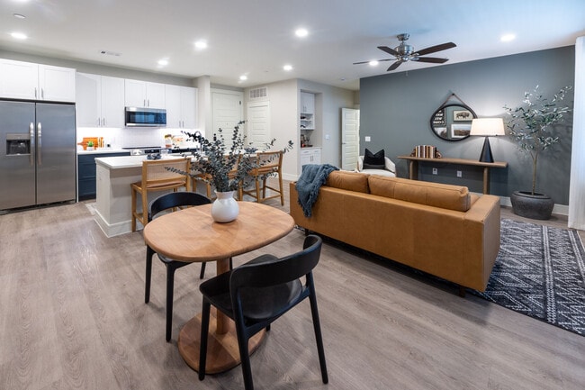 Building Photo - Davy