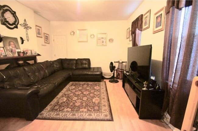 Living Room - 307 S 6th St