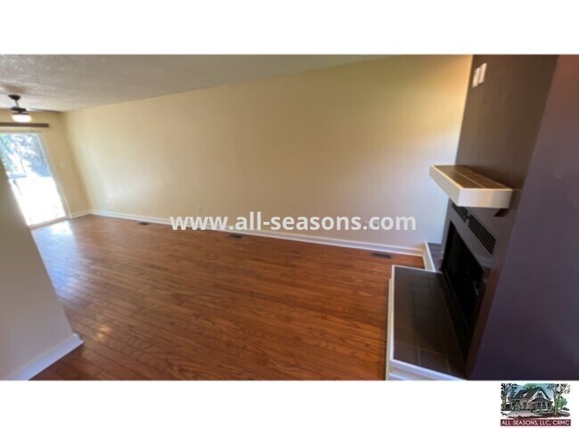 Photo - Fantastic centrally located and updated to... House