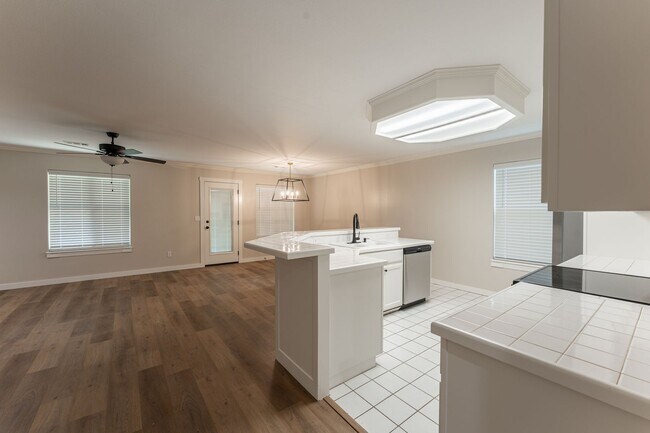 Photo - 2 bed 2 bath duplex in Fayetteville House