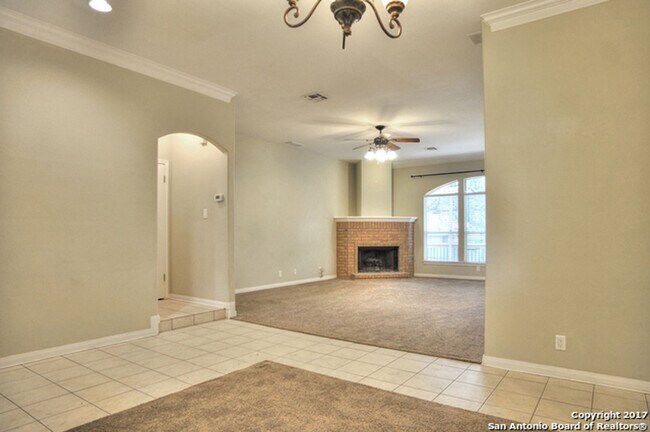 Building Photo - 4 Bedroom/2 Bath Auburn Oaks Subdivision