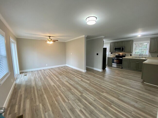 Building Photo - West AVL - Remodeled and Ready!