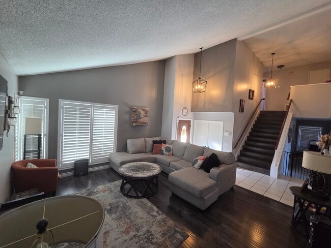 Foto del edificio - 22 Ridge Crest Cir