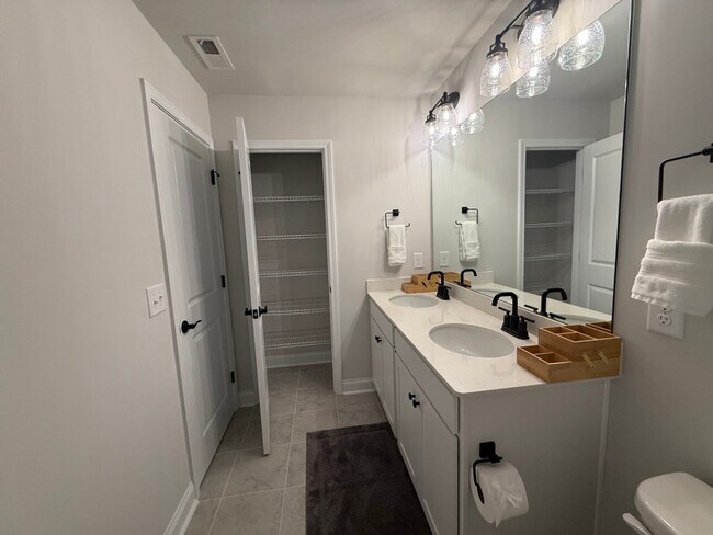 Building Photo - 4045 Grommet Ct