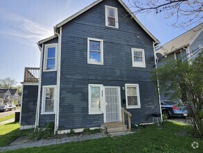 Building Photo - 2033 W 98th St