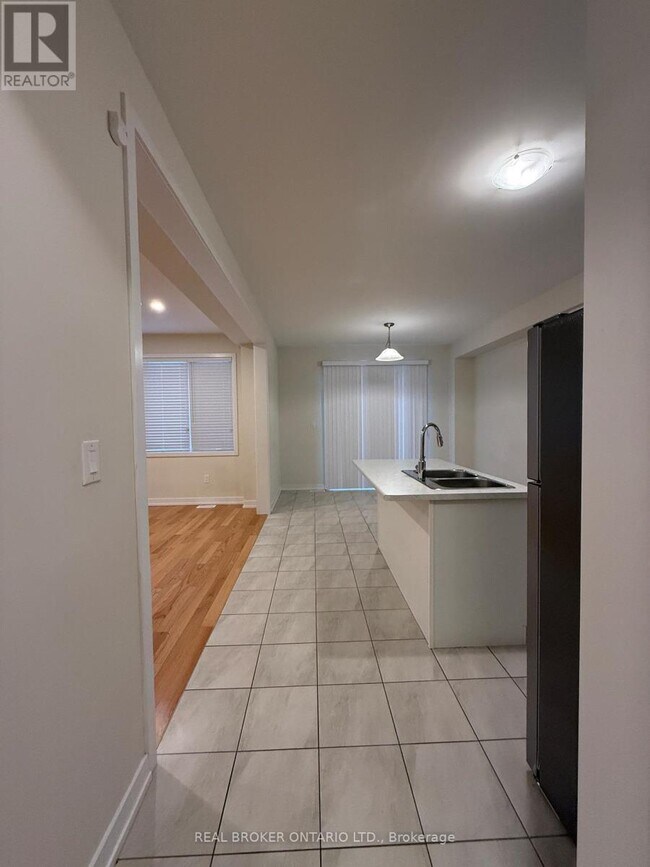 Photo du bâtiment - 90 Sunflower Cres