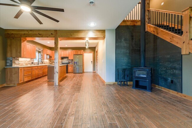 Building Photo - 3 Bed 2.5 Bath Home in the Hills