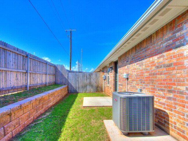 Building Photo - 12917 Willow Villas Dr