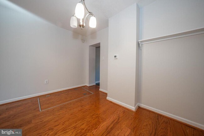 Building Photo - 314 E 6th Ave