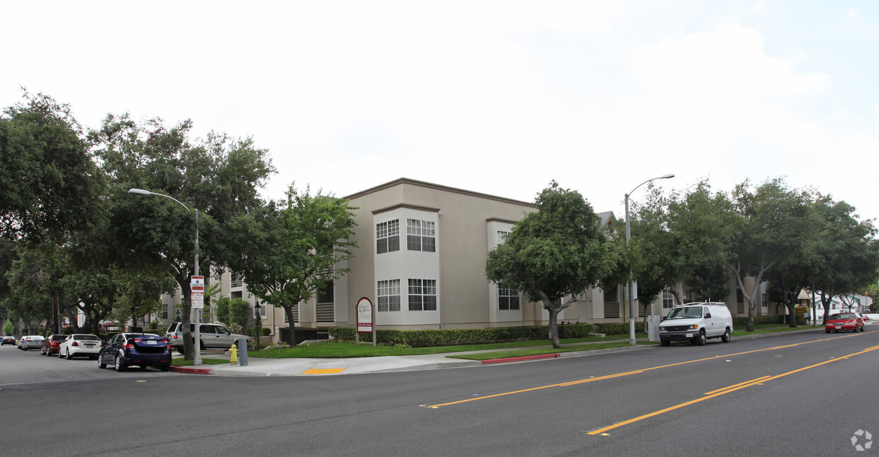 Primary Photo - Oakmont Plaza