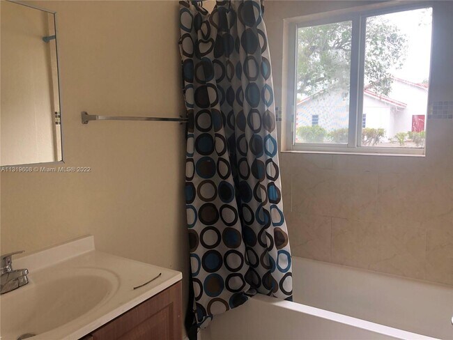 Building Photo - 1940 Washington Ave