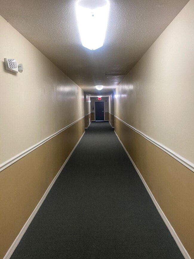 Building Photo - ? Beautiful and move-in ready condo!