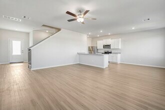 Building Photo - 6410 Winter Elm St