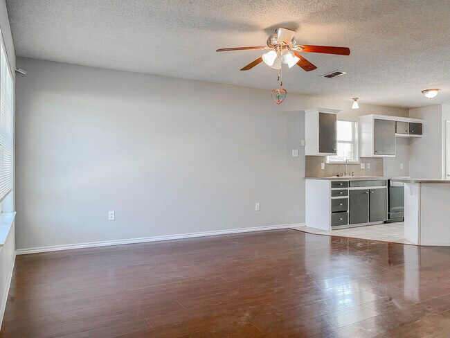 Foto del edificio - 8114 Temple Ave
