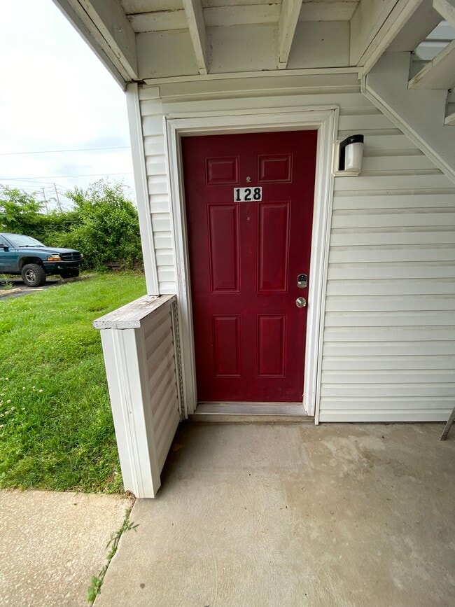 Building Photo - 128 Sandstone Ct