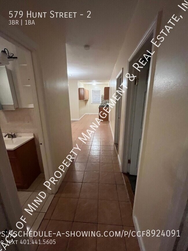 Foto del edificio - 3 Bed - 1 Bath on 2nd Floor for $1,650 per...