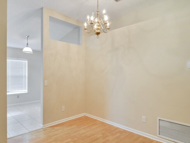 Foto del edificio - 12440 Weyburn Ct