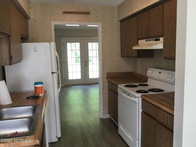 Building Photo - 2113 Rolling Ridge Dr