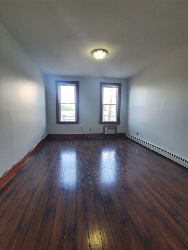 Building Photo - 155 Hopkins Ave