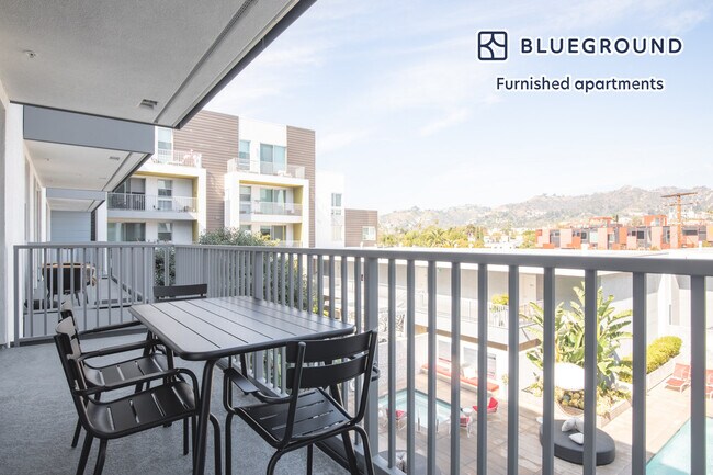 Building Photo - 7141 Santa Monica Blvd