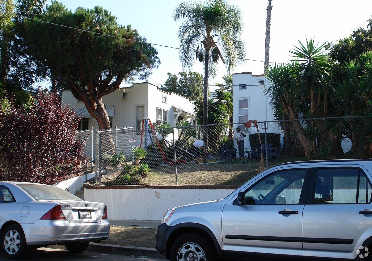 Primary Photo - 1400-1404 Edgecliffe Dr