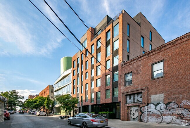 Building Photo - 169 N 10th St