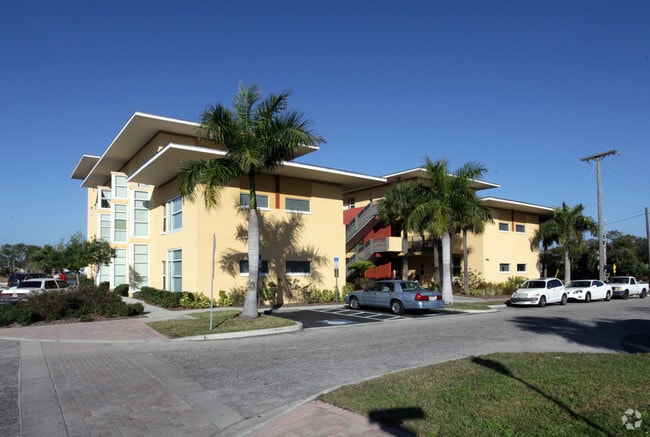 Building Photo - Bradenton Village