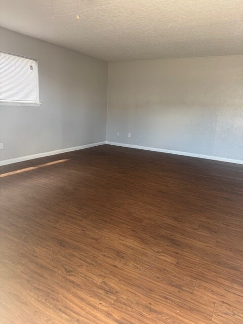 Foto principal - 5220 Weber Rd