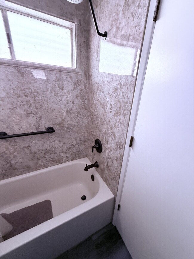 Building Photo - Solar savings on energy. 3rd bonus room.   2 Car Garage, Private Yard, Spacious upgraded interior.