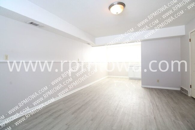 Foto del edificio - GREAT LOCATION!! 2 Bedroom Duplex in Ankeny