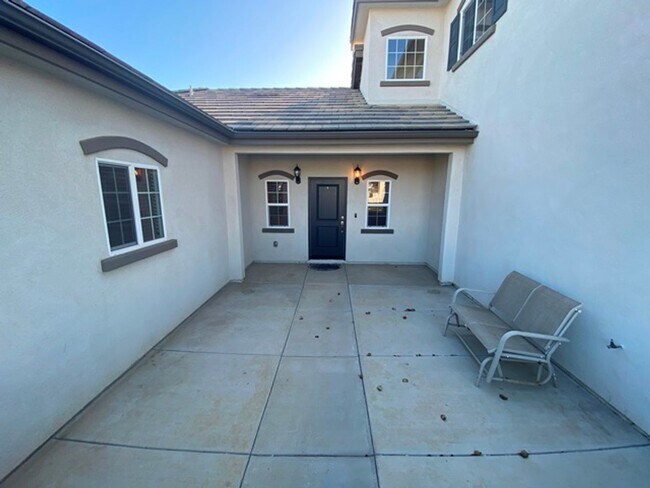 Foto del edificio - Like New 4 Bedroom Home in Heritage Square