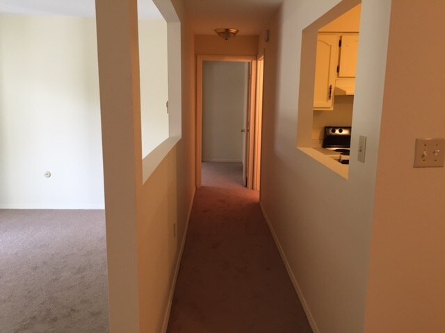 Building Photo - 576 Riverside Dr