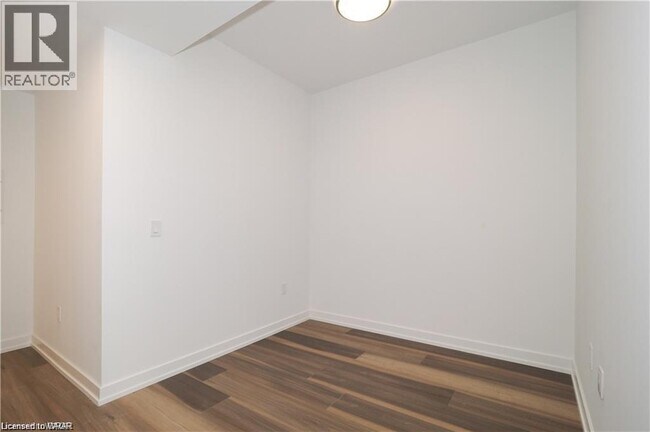 Photo du bâtiment - 15 Wellington St S