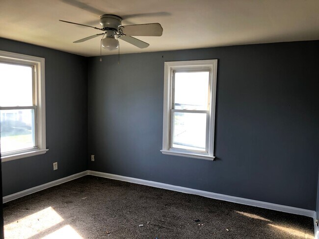 Building Photo - 3 BED 1 BATH SINGLE FAMILY IN BEAUTIFUL MA...