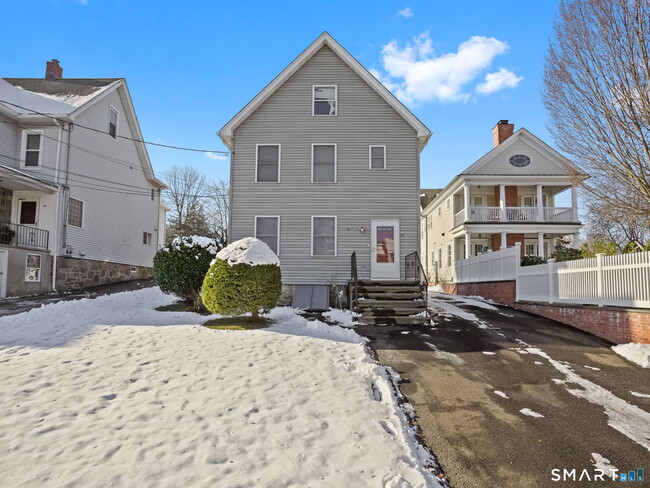 Building Photo - 28 Orchard Pl