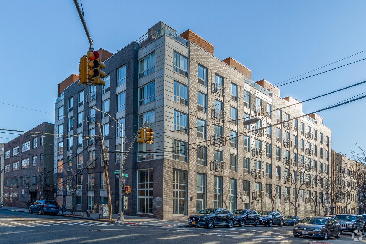Foto principal - 229 N 8th St