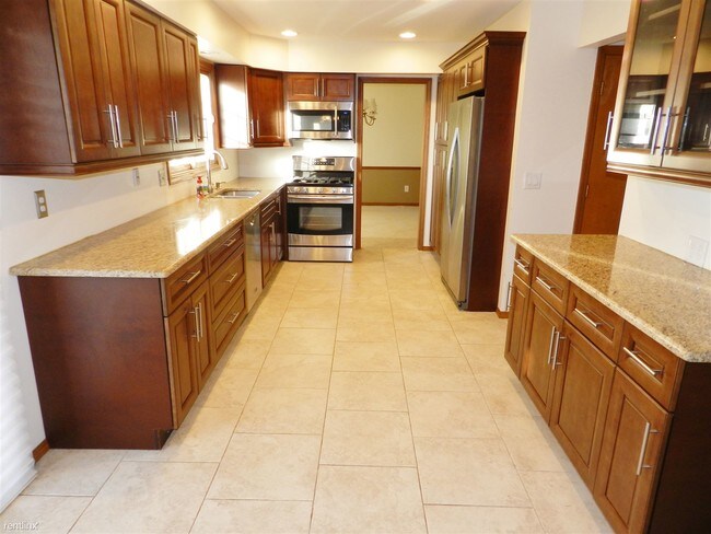 Building Photo - 4 br, 2.5 bath House - 36875 Chesapeake Rd