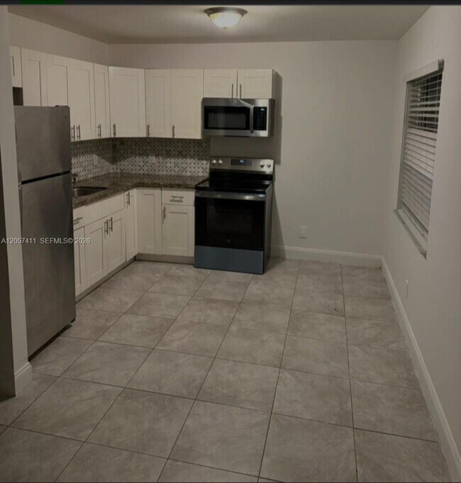 Foto del edificio - 853 SW 9th Ct