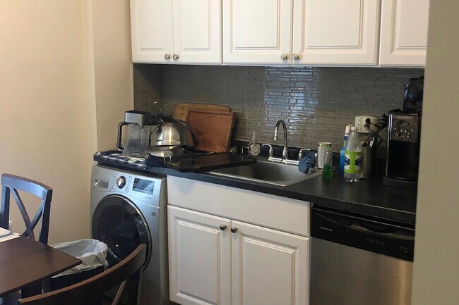 Foto del edificio - 2151 N Fremont St