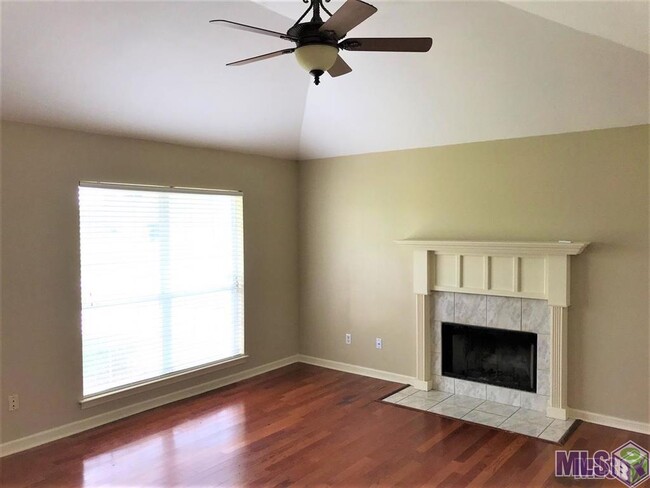 Building Photo - 17114 Hunters Trace W