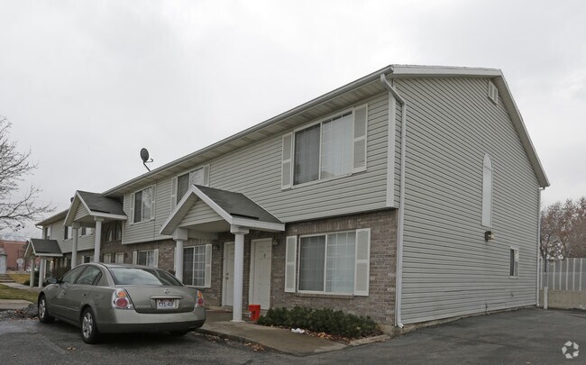Building Photo - Falcon Estates Apartments & Townhomes