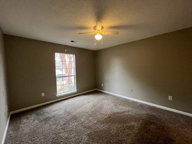 Foto del edificio - Renovated 3 Bedroom 2 Bath Home with 2 Car...